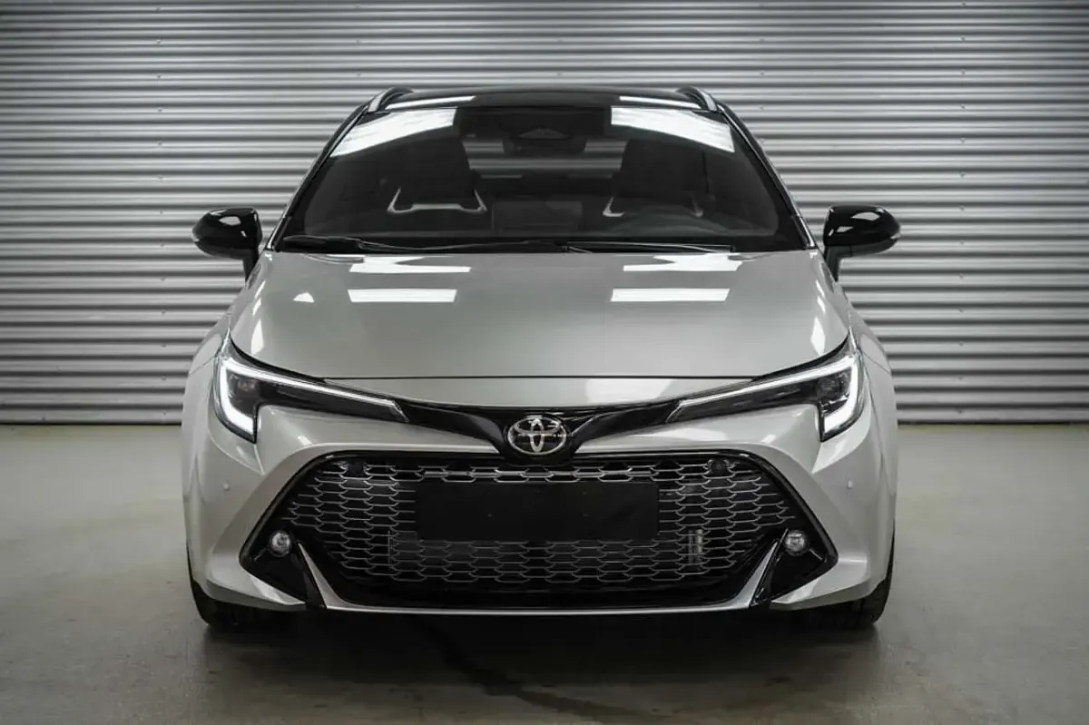 Neu Toyota Corolla Sport 177 PS (130 kW) 2026 Argent grey metallic () Kombi