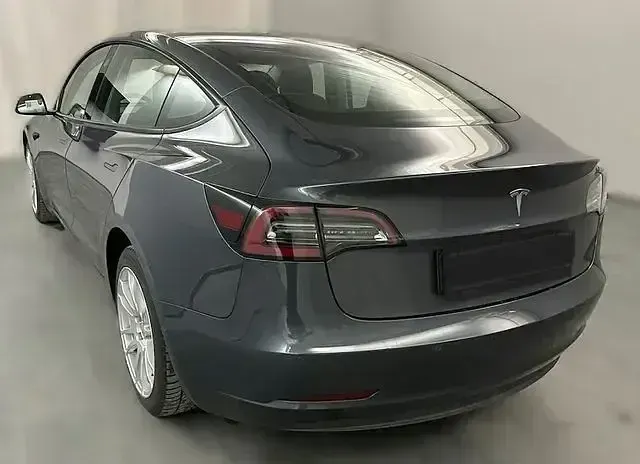 Usata Tesla Model 3 Standard Range Plus 239 kW (325 CV) 2021 Grigio Berlina