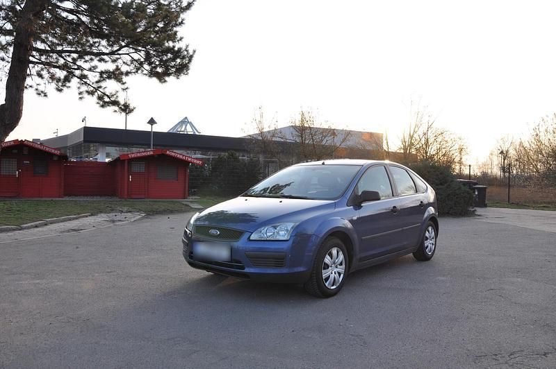 Gebraucht Ford Focus 101 PS (74 kW) 2005 Blau Kleinwagen