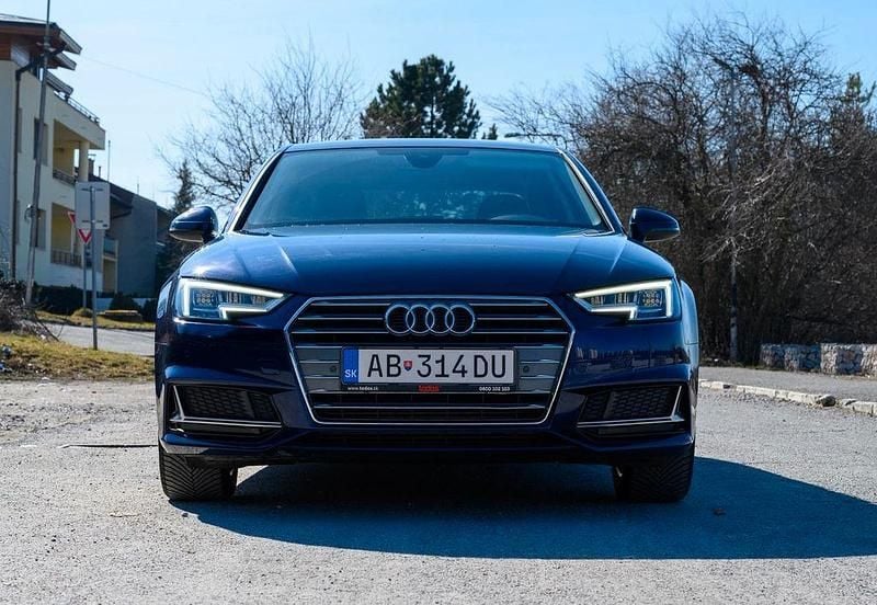Gebraucht Audi A4 Sport 150 PS (110 kW) 2019 Blau Limousine