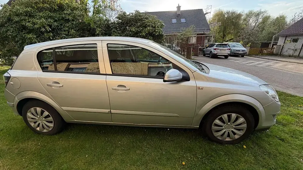 Gebraucht Opel Astra 90 PS (66 kW) 2007 Silber Kleinwagen