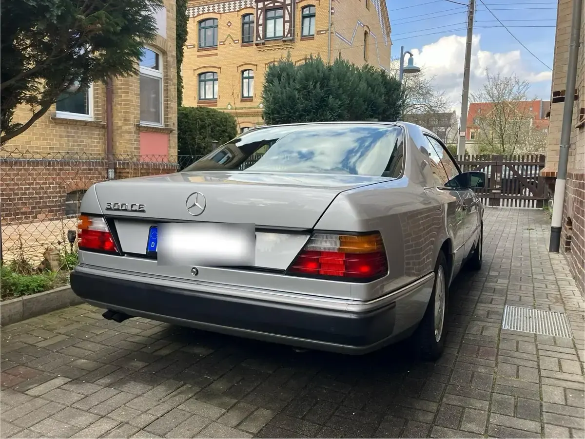 Second-hand Mercedes E300 180 CP (132 kW) 1990 Argintiu Coupe