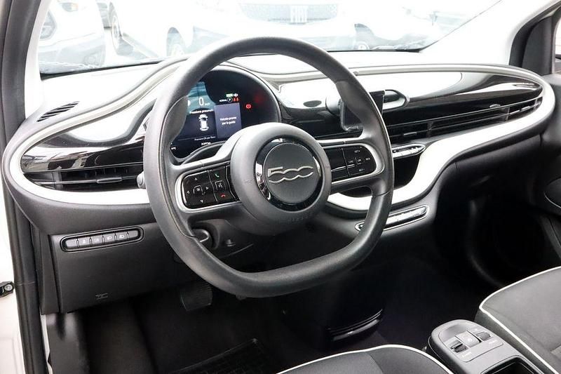 Gebraucht Fiat 500e Action 69 kW (95 PS) 2023 Weiß