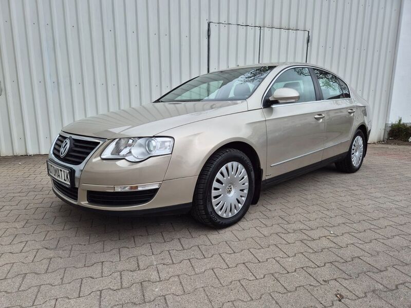 Beige Gebraucht 2006 VW Passat Limousine | 7.999 € - Bild 1/4