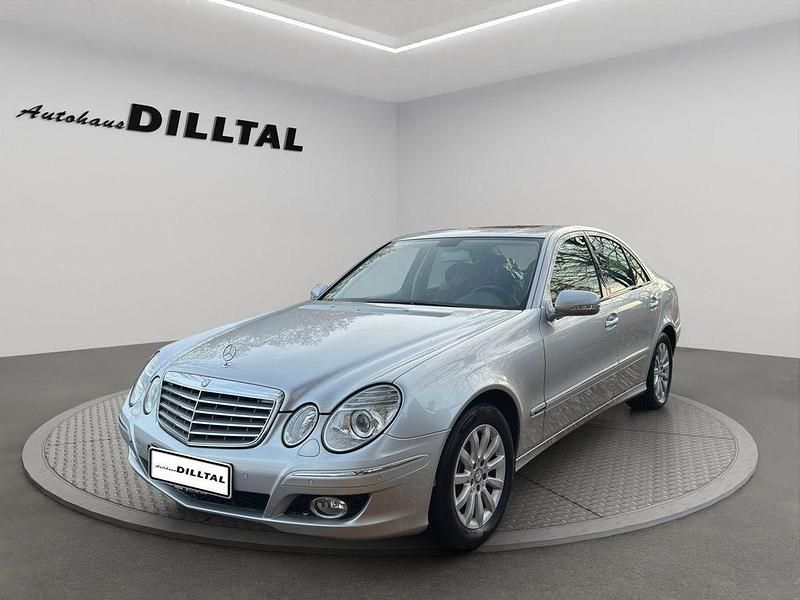 Silber Gebraucht 2008 Mercedes E200 Limousine | 11.998 € - Bild 1/4