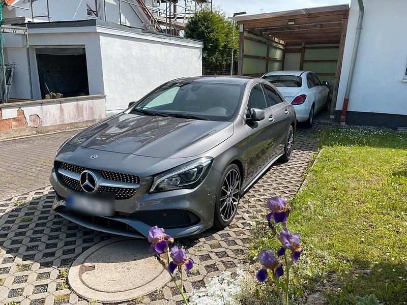 Grau Gebraucht 2018 Mercedes CLA180 AMG Limousine | 18.900 € (Etwas zu teuer) - Bild 1/4