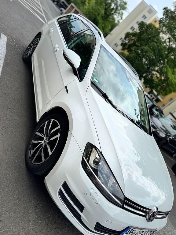 Weiß Gebraucht 2017 VW Golf VII Highline Kombi | 13.700 € (Fairer Preis) - Bild 1/4