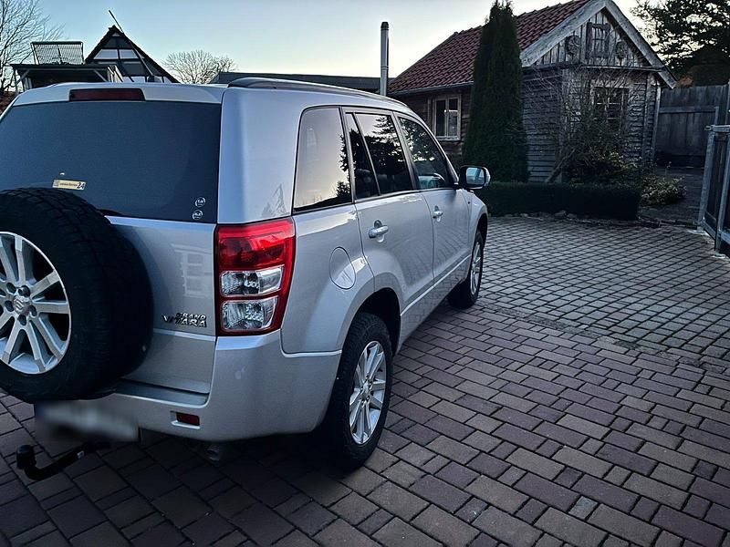 Gebraucht Suzuki Grand Vitara 129 PS (94 kW) 2011 Silber SUV