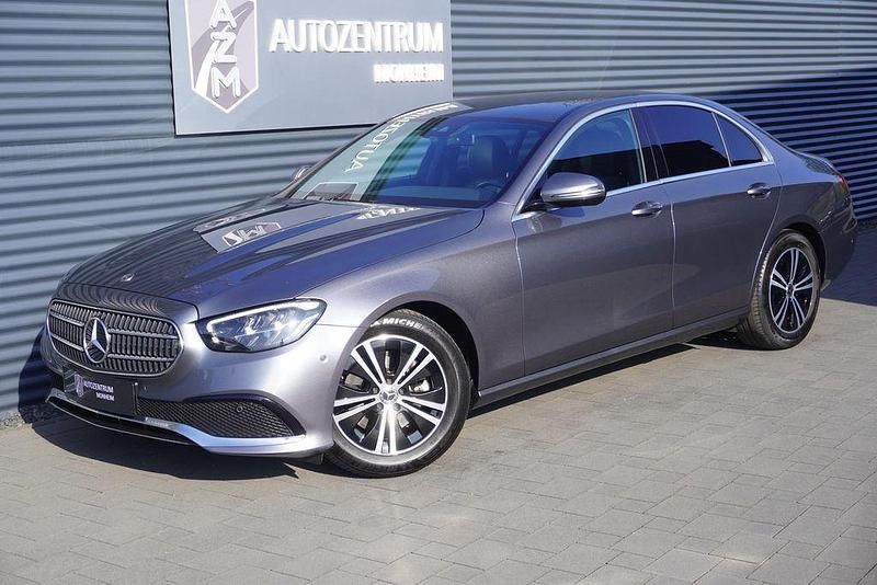 Selenitgrau metalliclack Gebraucht 2020 Mercedes E200 Avantgarde Limousine | 31.990 € (Etwas zu teuer) - Bild 1/4