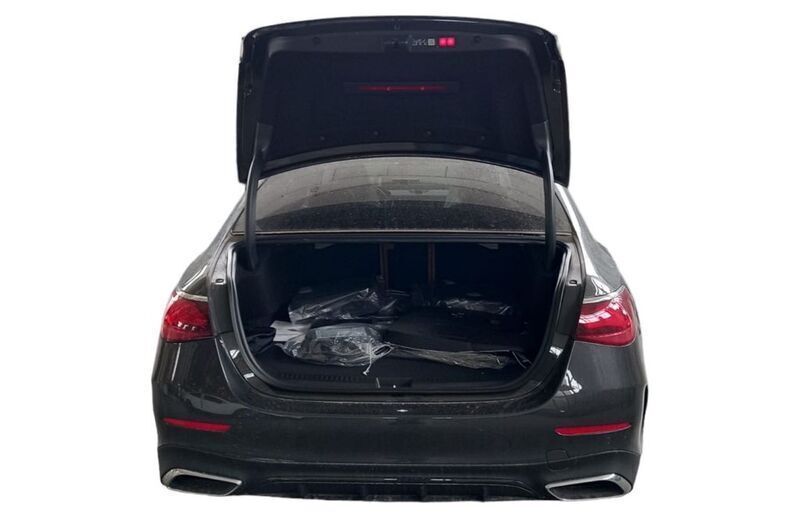 Gebraucht Mercedes E220 197 PS (144 kW) 2024 Schwarz Limousine