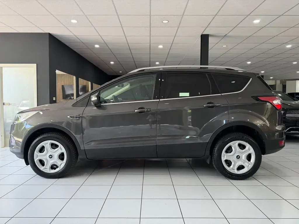 Gebraucht Ford Kuga 150 PS (110 kW) 2020 Grau SUV
