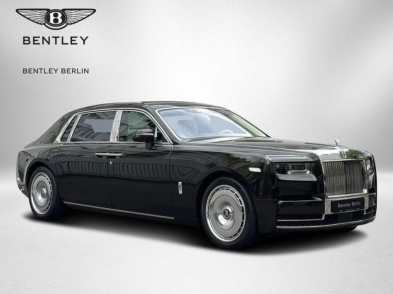 Gebraucht Rolls Royce Phantom 571 PS (419 kW) 2022 Olivin metallic  bespoke Limousine