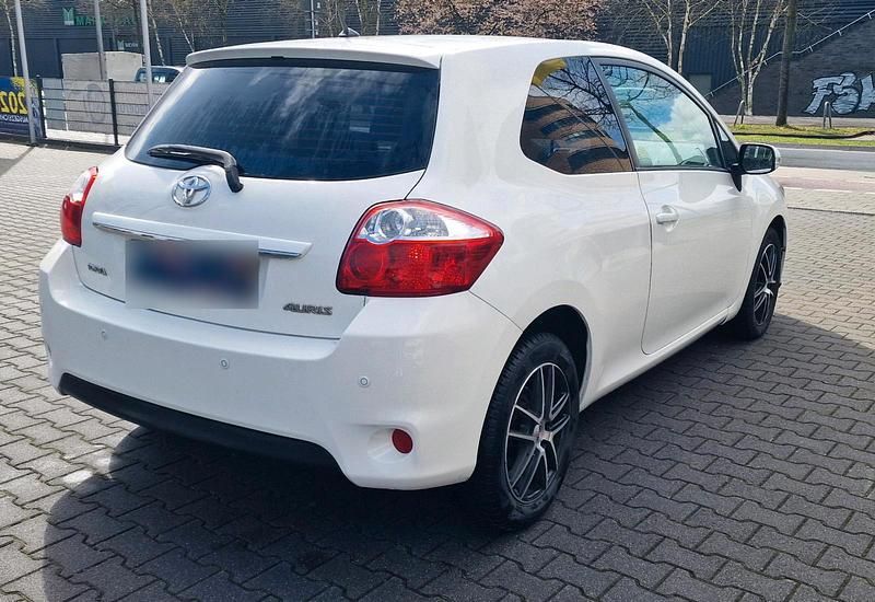 Gebraucht Toyota Auris 125 PS (91 kW) 2011 Weiß Kleinwagen