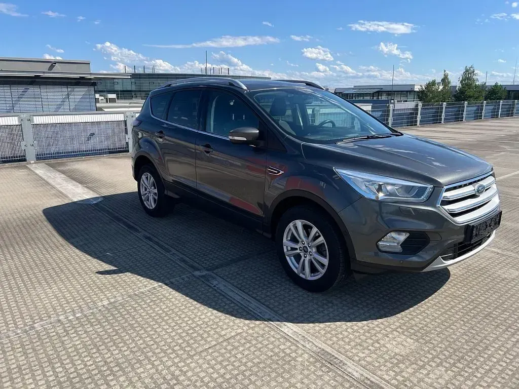Gebraucht Ford Kuga Cool & Connect 150 PS (110 kW) 2019 Grau SUV