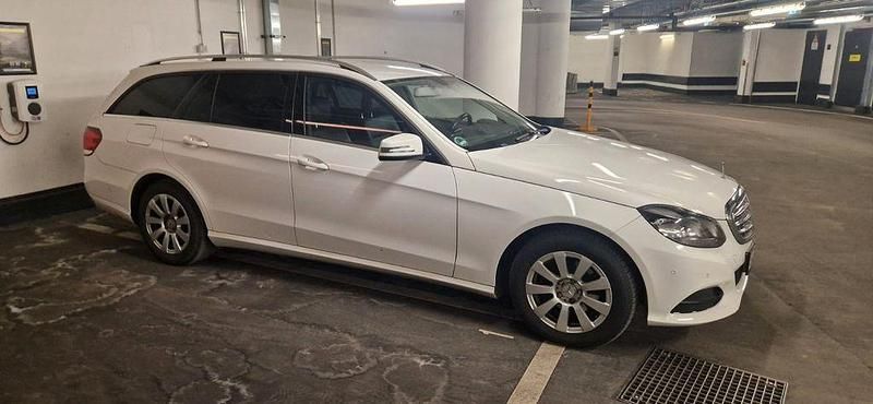 Gebraucht Mercedes E220 170 PS (125 kW) 2015 Limousine