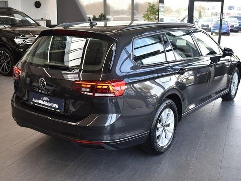Gebraucht VW Passat 150 PS (110 kW) 2023 Grau Kombi