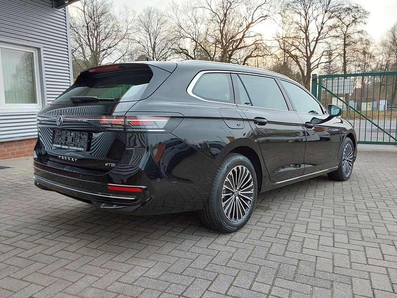 Gebraucht VW Passat S 150 PS (110 kW) 2024 Grenadillschwarz Kombi