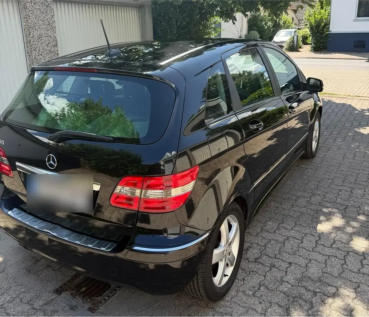 Gebraucht Mercedes B180 116 PS (85 kW) 2011 Schwarz Kleinwagen
