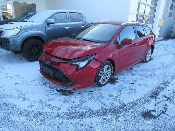 Gebraucht Toyota Corolla Basis 122 PS (89 kW) 2019 Karminarot metallic