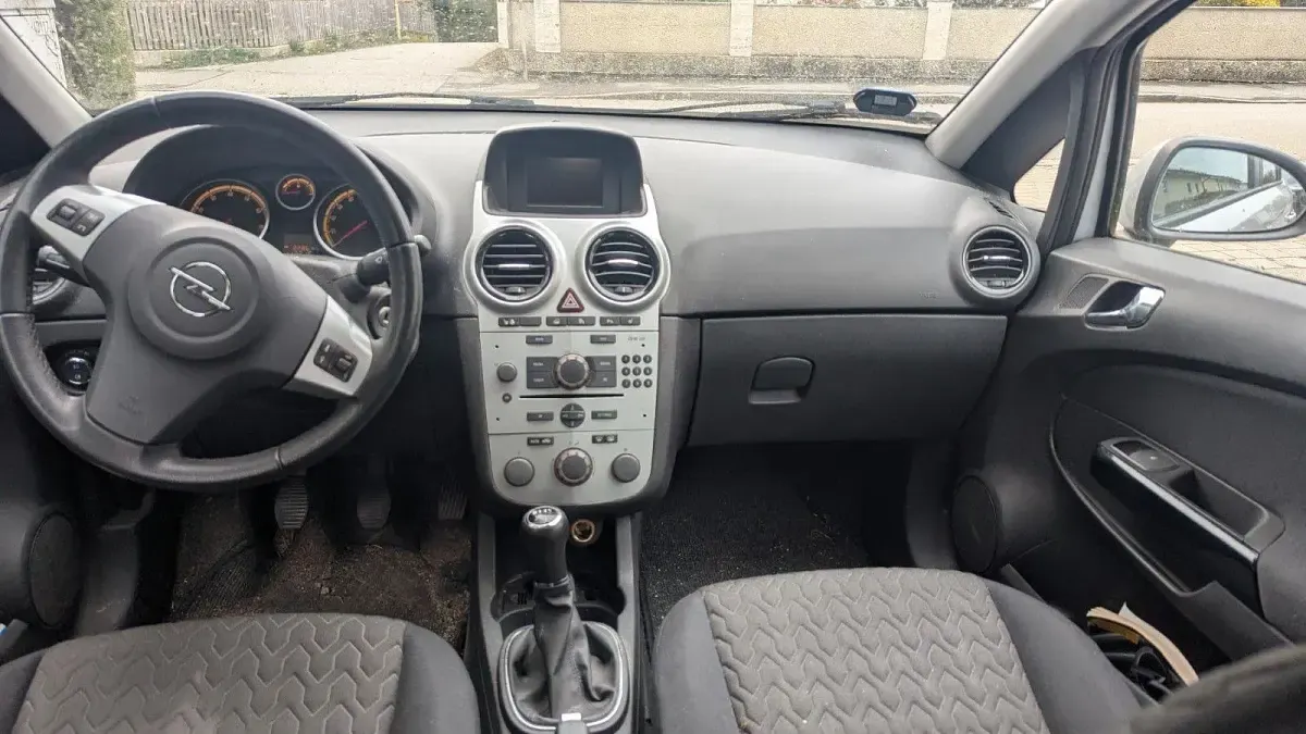 Gebraucht Opel Corsa Active 87 PS (63 kW) 2013 Silber Kleinwagen