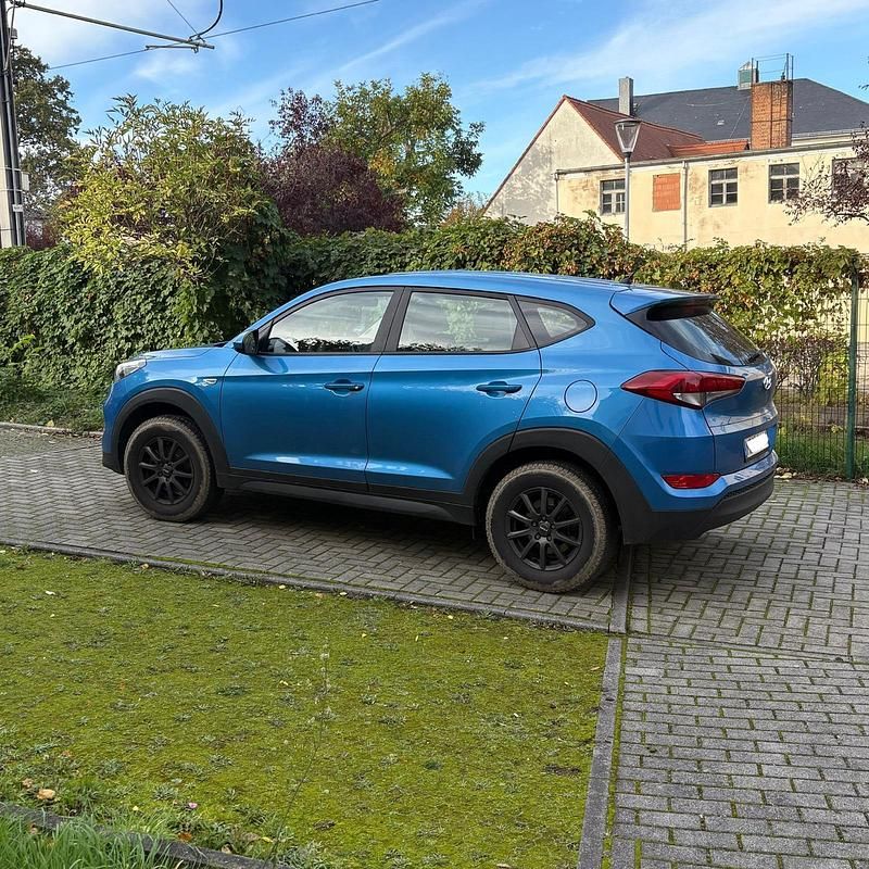 Blau Gebraucht 2016 Hyundai Tucson SUV | 12.999 € (Superpreis) - Bild 1/4