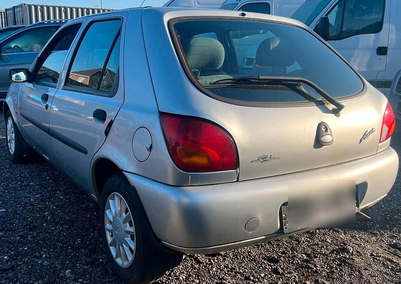 Gebraucht Ford Fiesta Style 60 PS (44 kW) 1999 Silber Kleinwagen