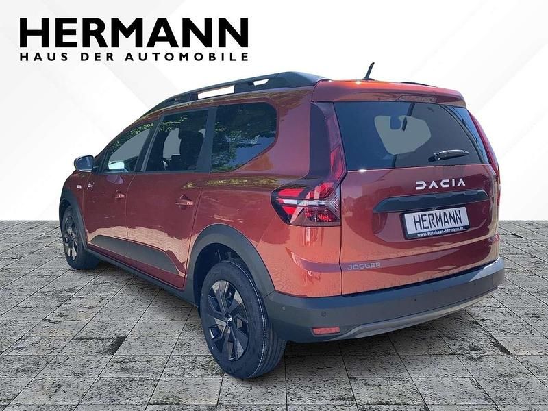 Neu Dacia Jogger Expression 110 PS (80 kW) 2025 Dolomitgrau (grau) Van / Kleinbus
