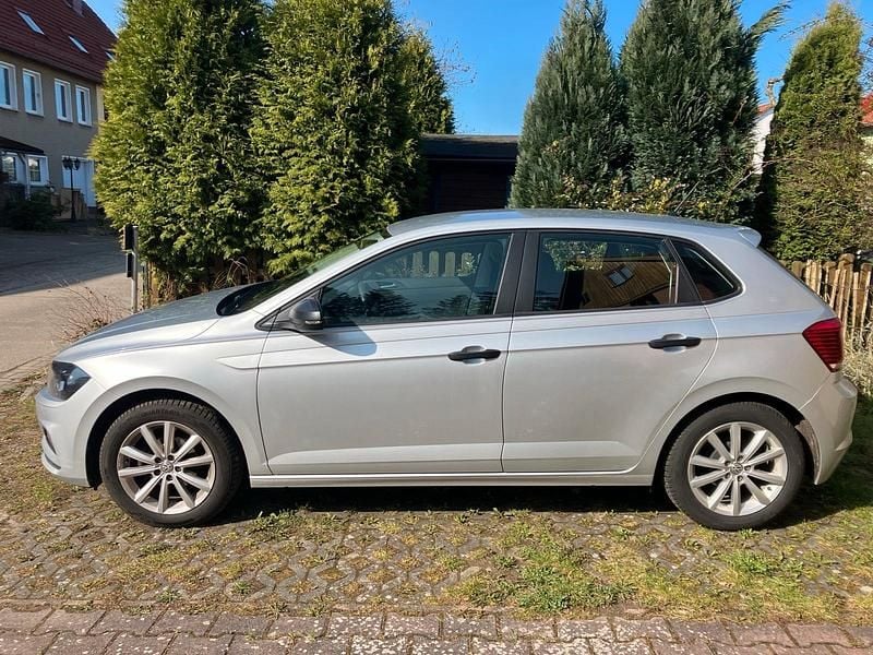 Gebraucht VW Polo 65 PS (47 kW) 2018 Silber Kleinwagen