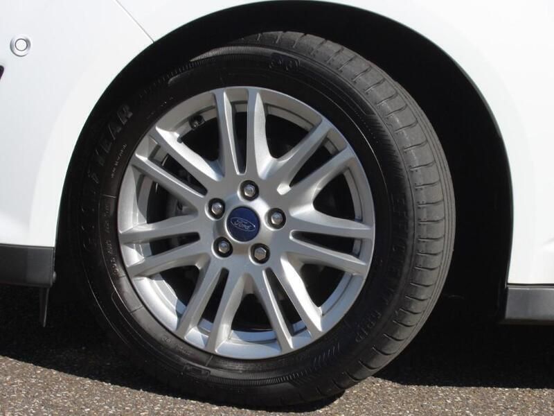Gebraucht Ford C-MAX Active 125 PS (91 kW) 2015 Weiß Van / Kleinbus