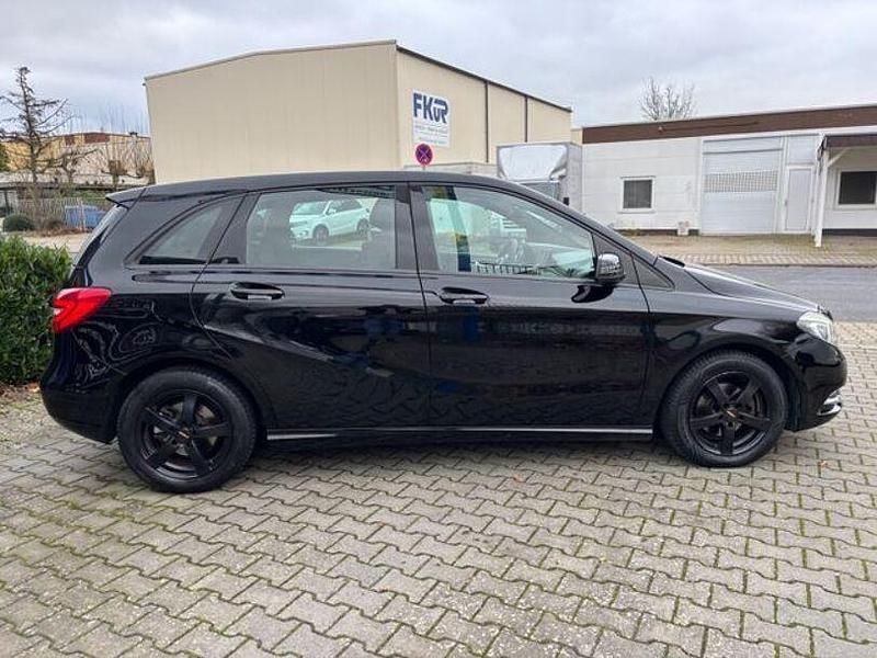 Gebraucht Mercedes B180 122 PS (89 kW) 2013 Schwarz Van / Kleinbus