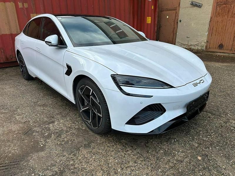 Weiß Gebraucht 2024 BYD Seal Design Limousine | 33.990 € - Bild 1/4