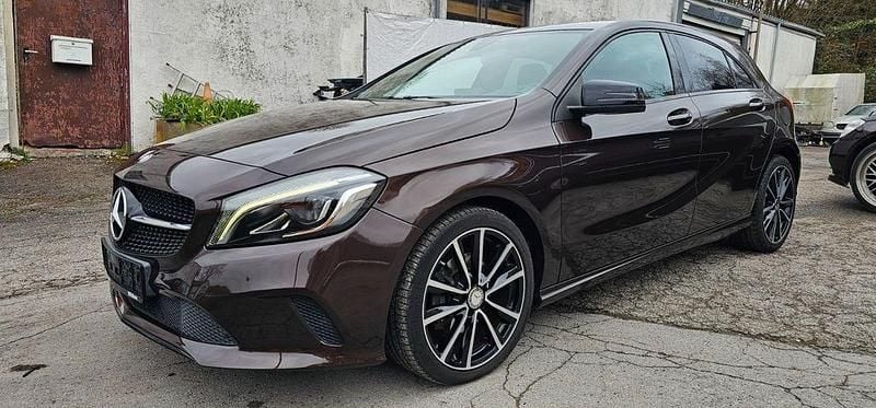 Gebraucht Mercedes A160 Night 102 PS (75 kW) 2016 Braun Limousine