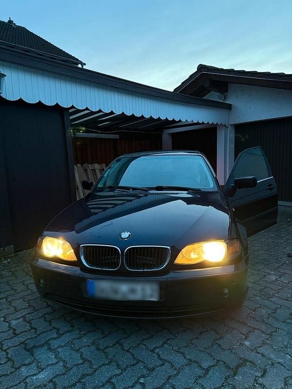 Blau Gebraucht 2002 BMW 320 Limousine | 2.200 € (Fairer Preis) - Bild 1/4