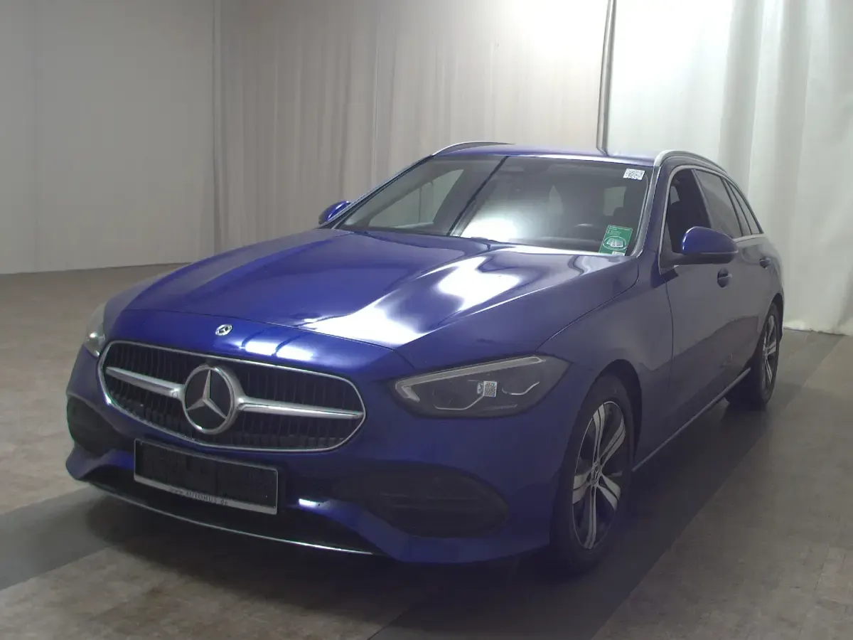 Gebraucht Mercedes C200 Avantgarde 163 PS (119 kW) 2023 Blau Limousine