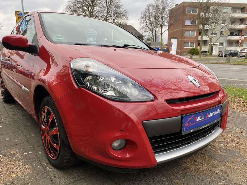 Rot Gebraucht 2009 Renault Clio II Authentique Limousine | 2.850 € (Etwas zu teuer) - Bild 1/4