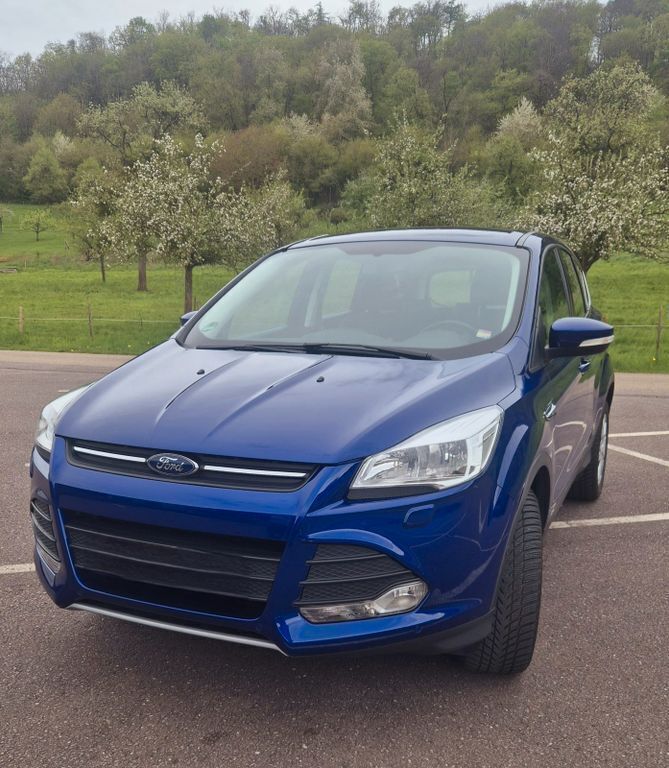 Blau Gebraucht 2016 Ford Kuga Trend SUV | 10.990 € (Fairer Preis) - Bild 1/4