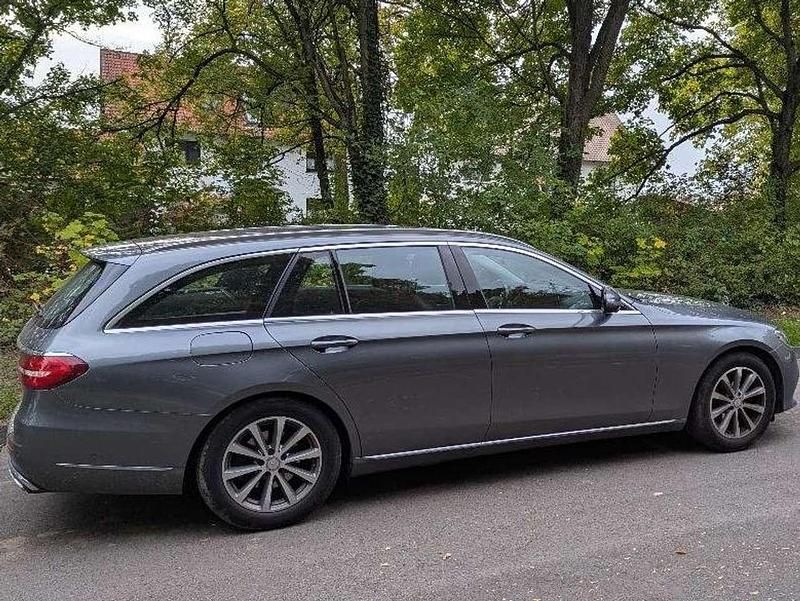 Gebraucht Mercedes E220 Exclusive 194 PS (142 kW) 2017 Grau Kombi