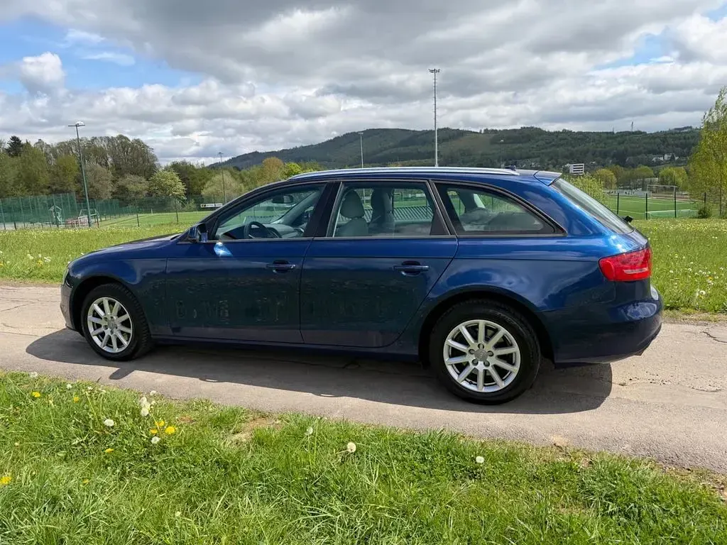 Gebraucht Audi A4 Attraction 143 PS (105 kW) 2013 Blau Kombi