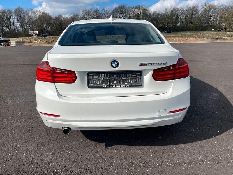 Second-hand BMW 320 184 CP (135 kW) 2014 Alb Berlinǎ