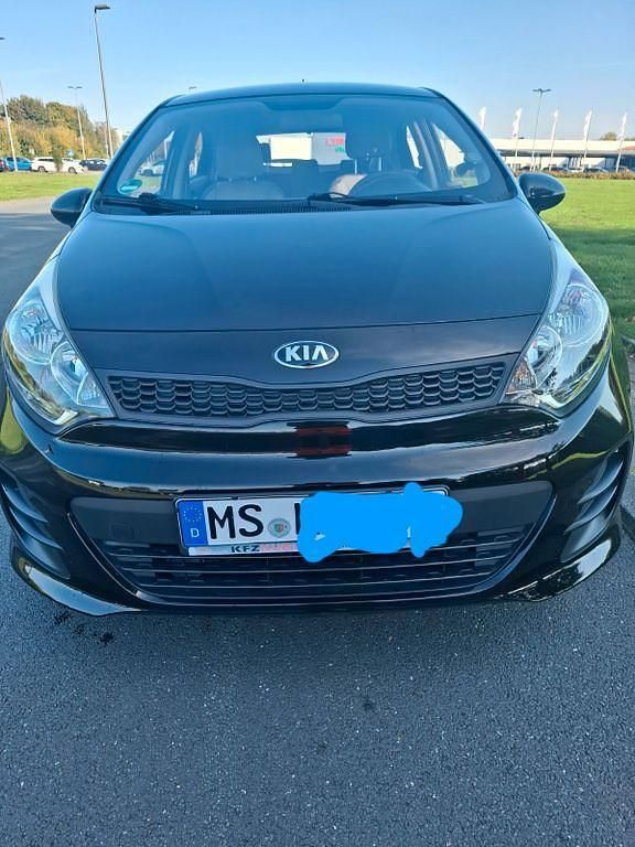 Schwarz Gebraucht 2016 Kia Rio Start Limousine | 7.250 € (Superpreis) - Bild 1/4
