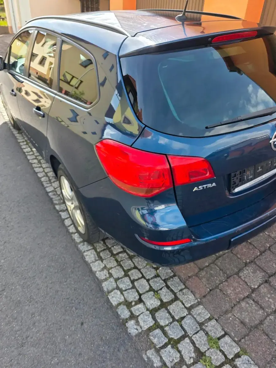 Gebraucht Opel Astra 110 PS (80 kW) 2011 Blau Kombi