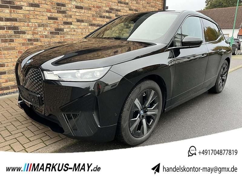Black sapphire metallic Gebraucht 2022 BMW iX Sport Line SUV | 39.888 € (Superpreis) - Bild 1/4