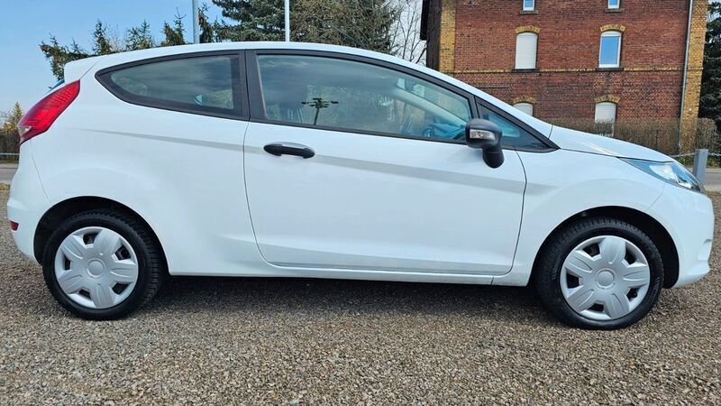 Gebraucht Ford Fiesta 69 PS (50 kW) 2011 Weiß Kleinwagen