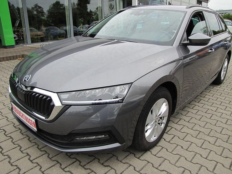 Grau Gebraucht 2022 Skoda Octavia Ambition Kombi | 20.444 € (Guter Preis) - Bild 1/4