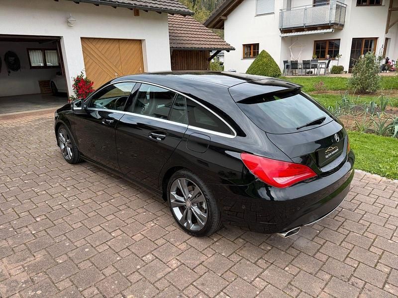 Gebraucht Mercedes CLA200 Shooting Brake 156 PS (114 kW) 2016 Schwarz Kombi