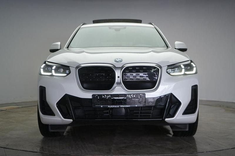 Gebraucht BMW iX3 Impressive 210 kW (286 PS) 2023 Weiß SUV