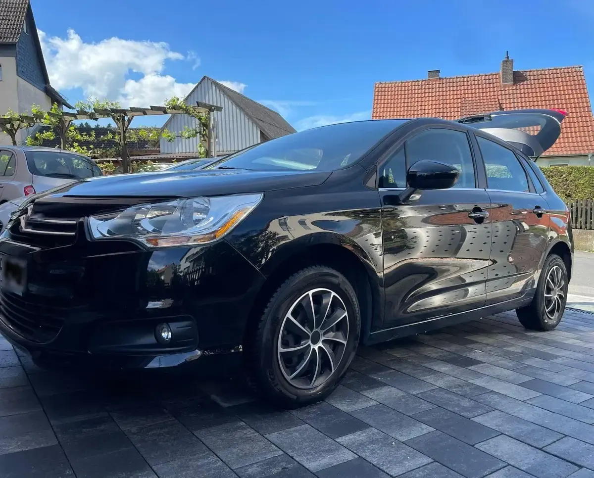 Gebraucht Citroën C4 120 PS (88 kW) 2014 Schwarz Limousine