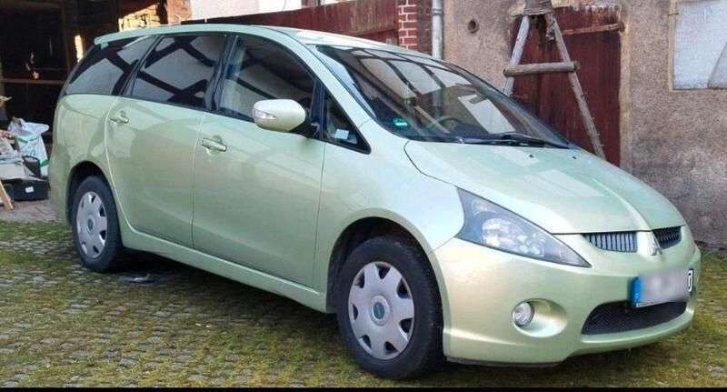 Grün Gebraucht 2004 Mitsubishi Grandis Van / Kleinbus | 2.099 € - Bild 1/4