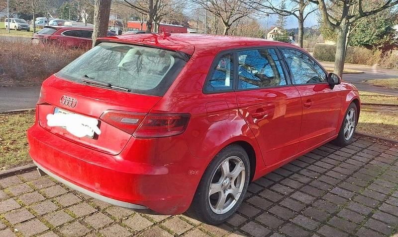 Gebraucht Audi A3 Ambition 110 PS (80 kW) 2016 Rot Limousine