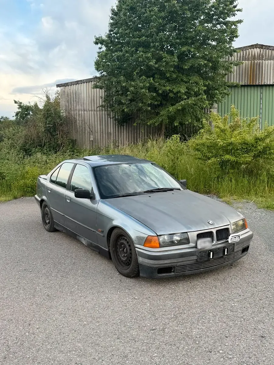 Gebraucht BMW 316 102 PS (75 kW) 1995 Grau Limousine